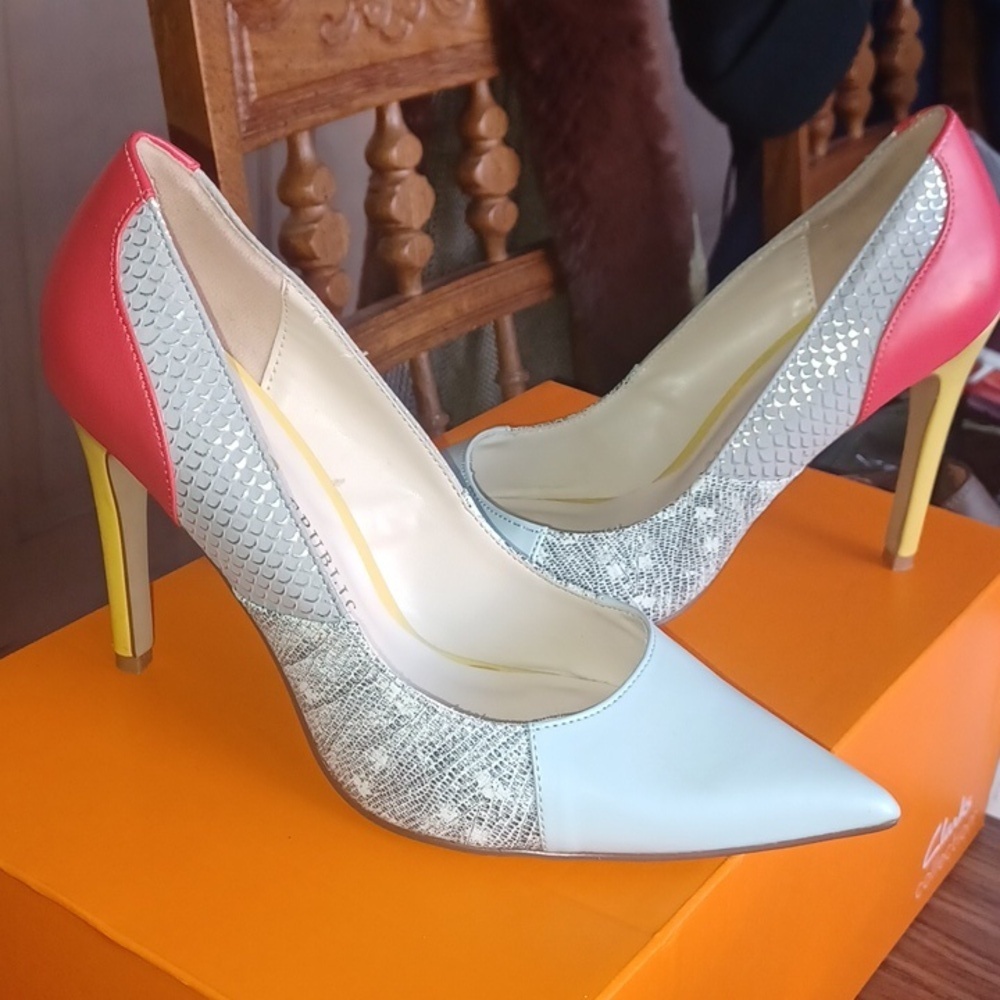 🖤 Rock & Republic | Deliah Vegan Leather Heels, 9.5, Blue, Red, Yellow, Snake